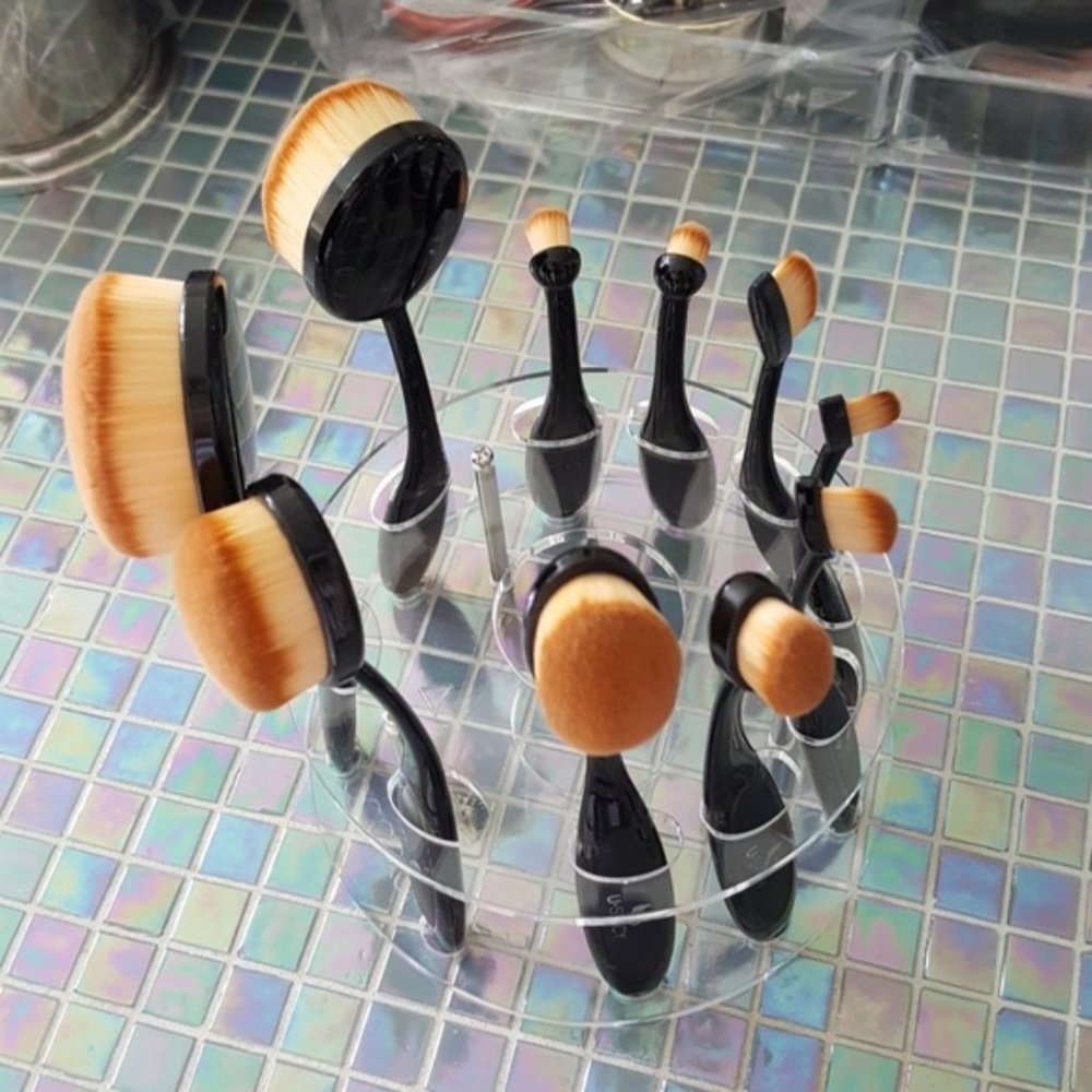 10 Toothbrush Style Oval Makeup Brushes + Stand